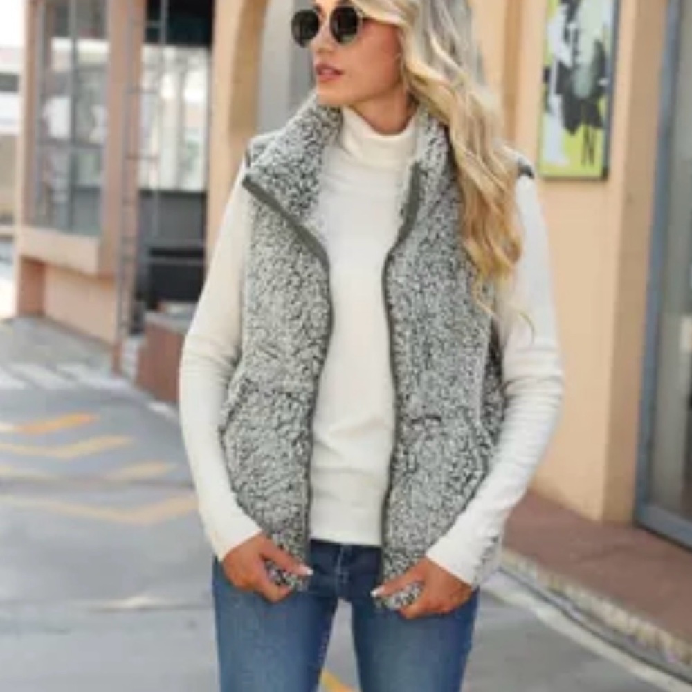 Thread & Supply Arctic Sherpa Fleece Vest • EUC•